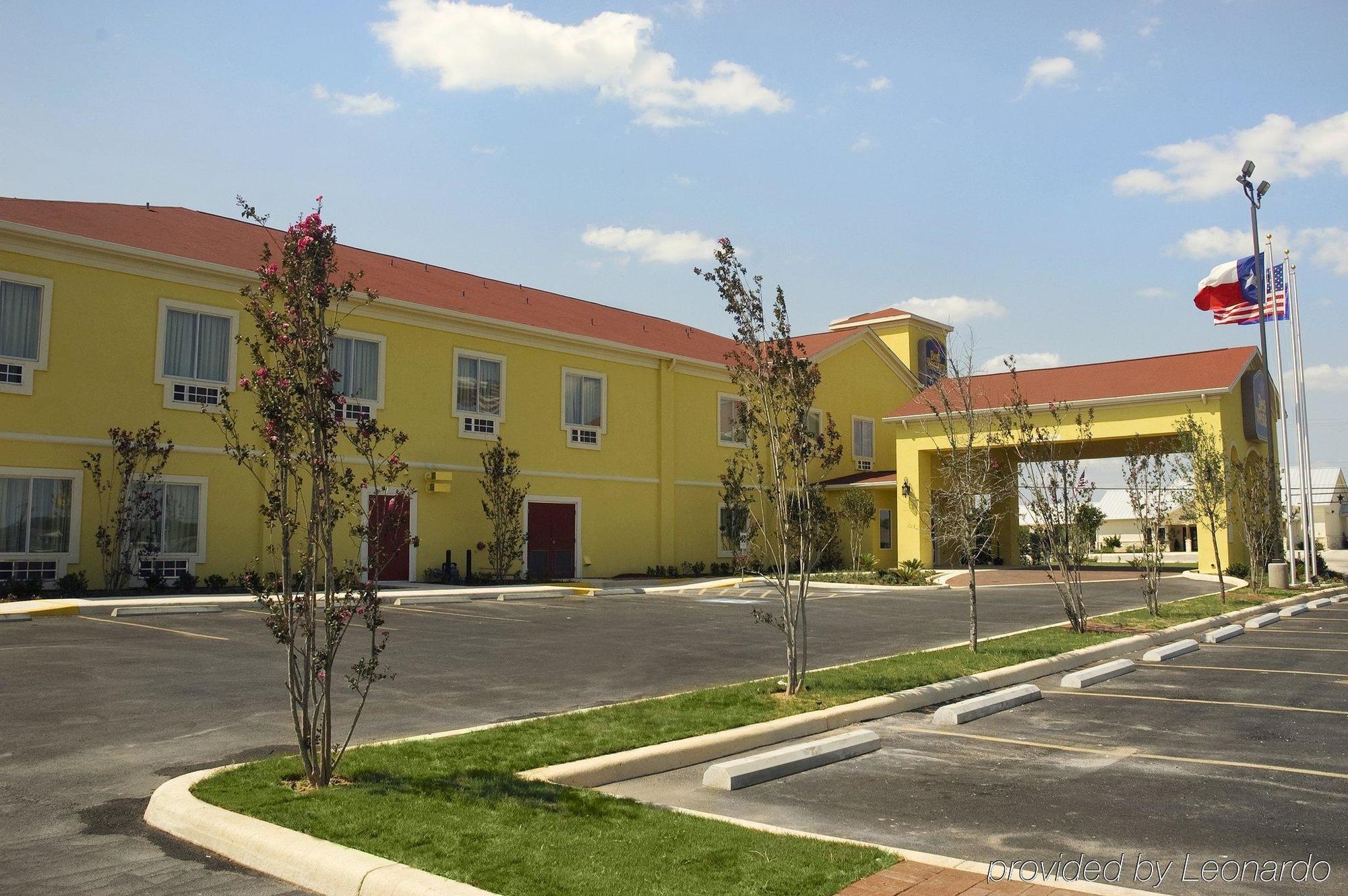 Pearsall Inn And Suites Exterior foto