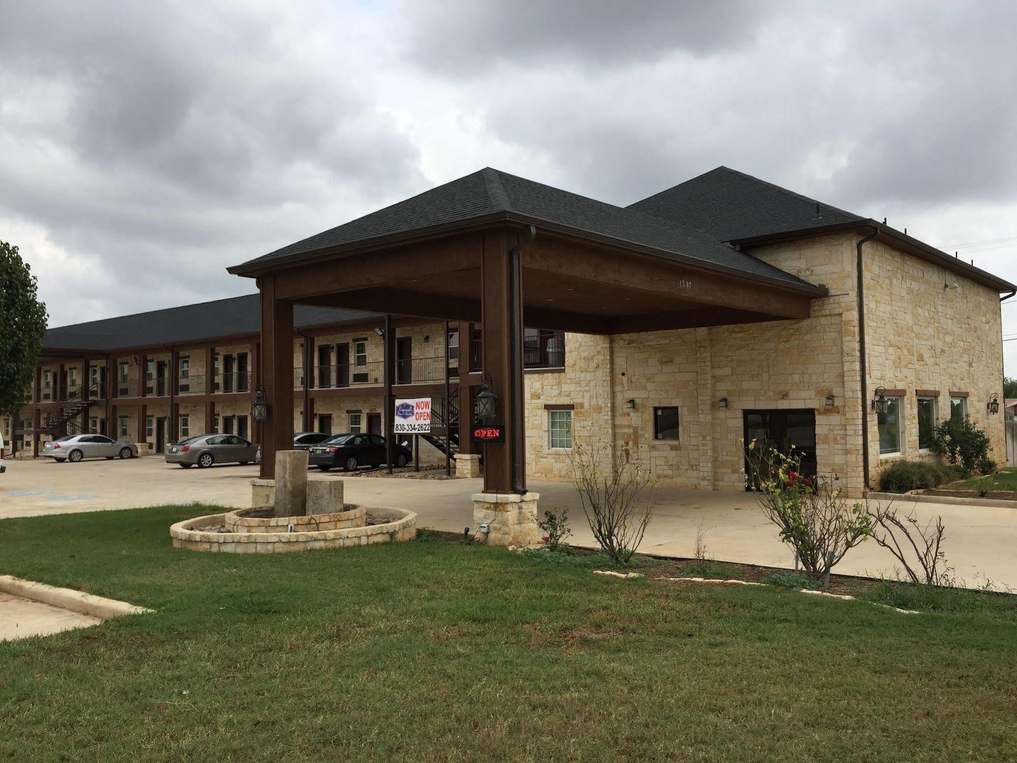 Pearsall Inn And Suites Exterior foto